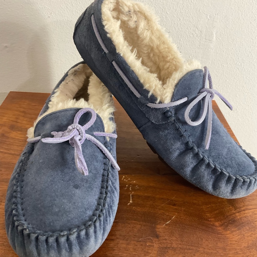 UGG Women's Dakota Slate Blue Suede Slippers Moccasins 5612 Shoes Size 8 - Picture 2 of 7